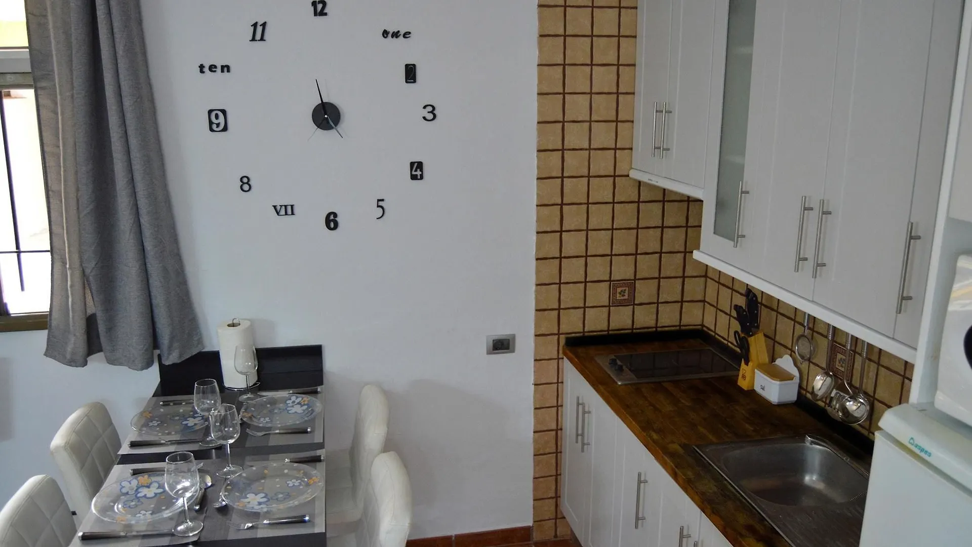 Studio In Santa Cruz De Tenerife, With Pool Access, Furnished Garden A Arona  0*, Arona (Tenerife)